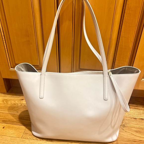 Authentic SALVATORE FERRAGAMO Gancini Medium Leather City Tote - Picture 2 of 9